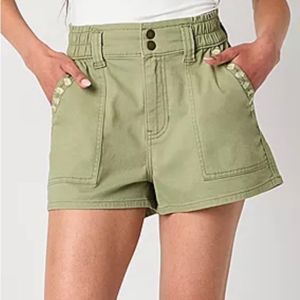 NEW Arizona High Rise Sage Daisy Short